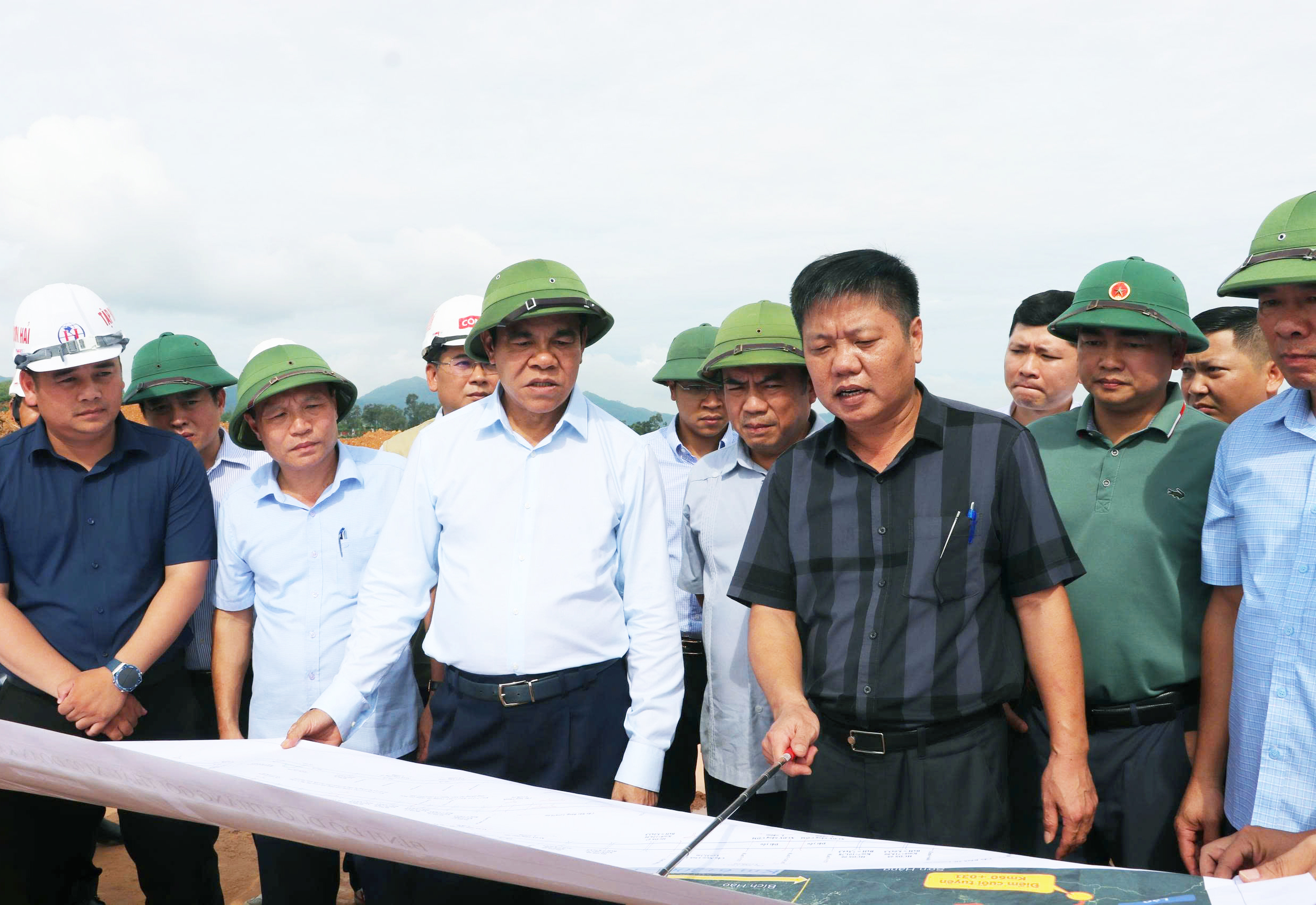 Cao tốc Nghệ An ‘nuốt’ 10 triệu m³ đất đá: áp lực vật liệu và chuỗi cung ứng