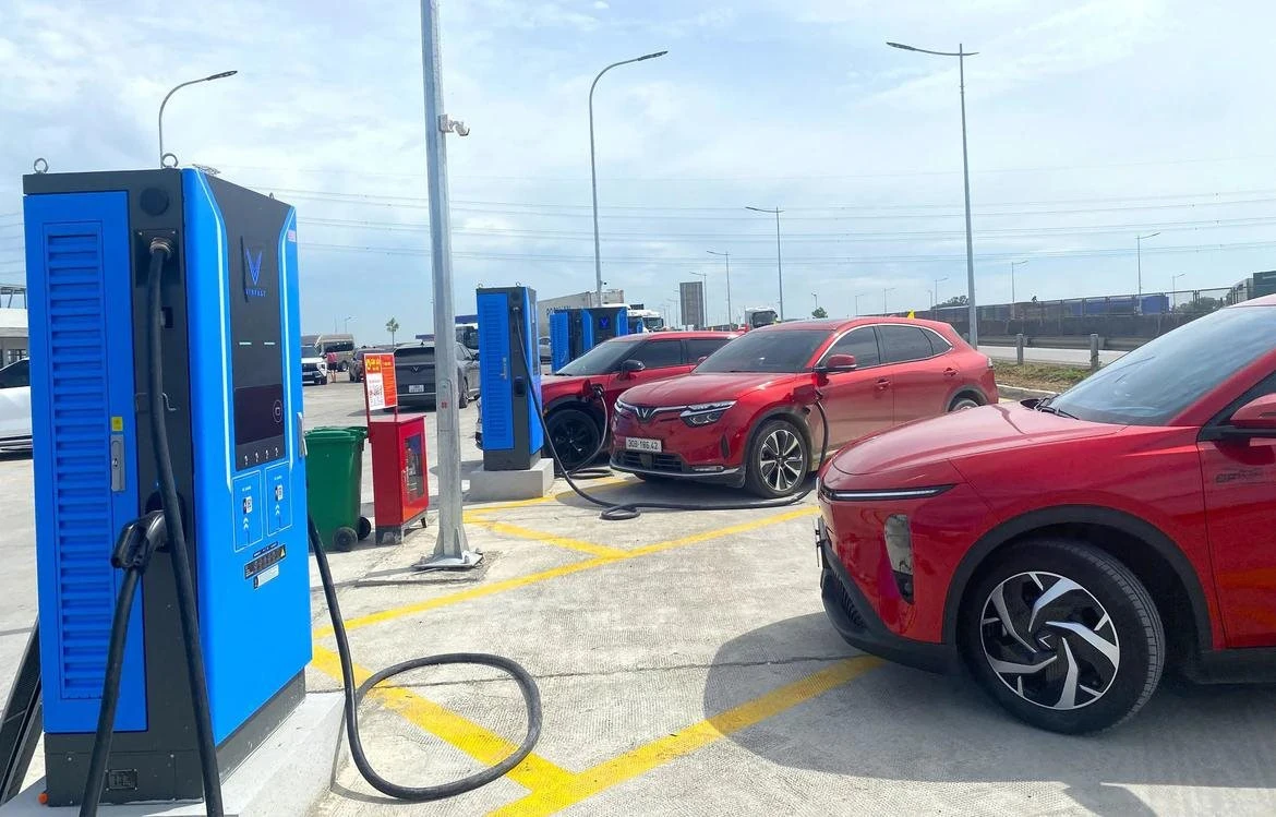 Hơn 70% taxi đã chuyển sang xe điện, nhưng hạ tầng sạc vẫn là nút thắt?
