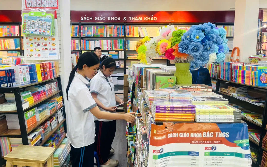 Thiếu sách giáo khoa cục bộ: từ dự báo đến chuỗi cung ứng