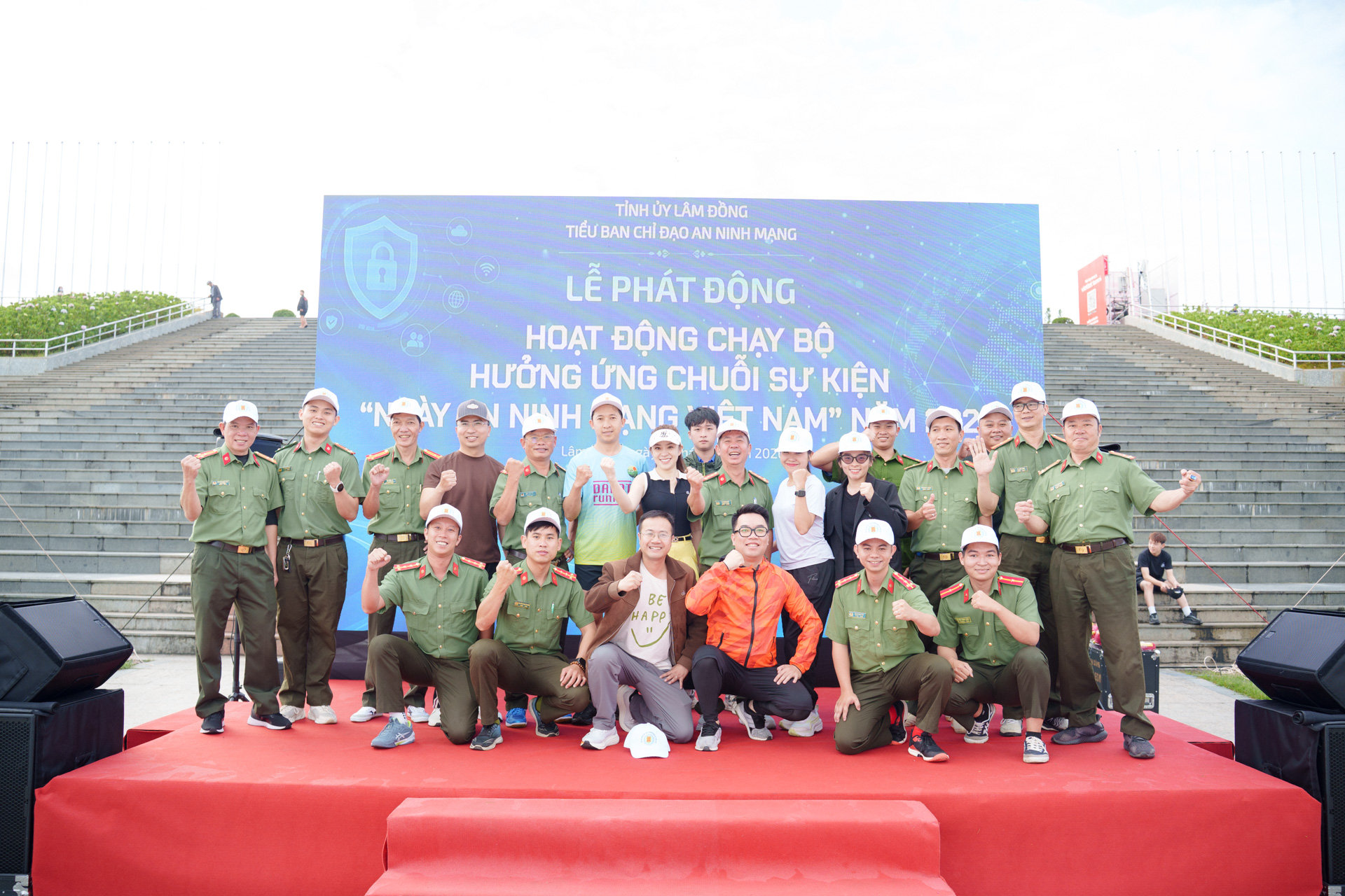 Chạy bộ hưởng ứng an ninh mạng: Khi quảng trường trở thành lớp học số