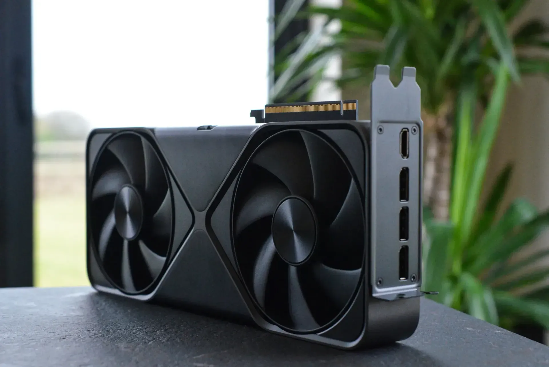 RTX 5090 Giá Tăng Gấp 5 Lần MSRP: Game Thủ Nên Làm Gì?