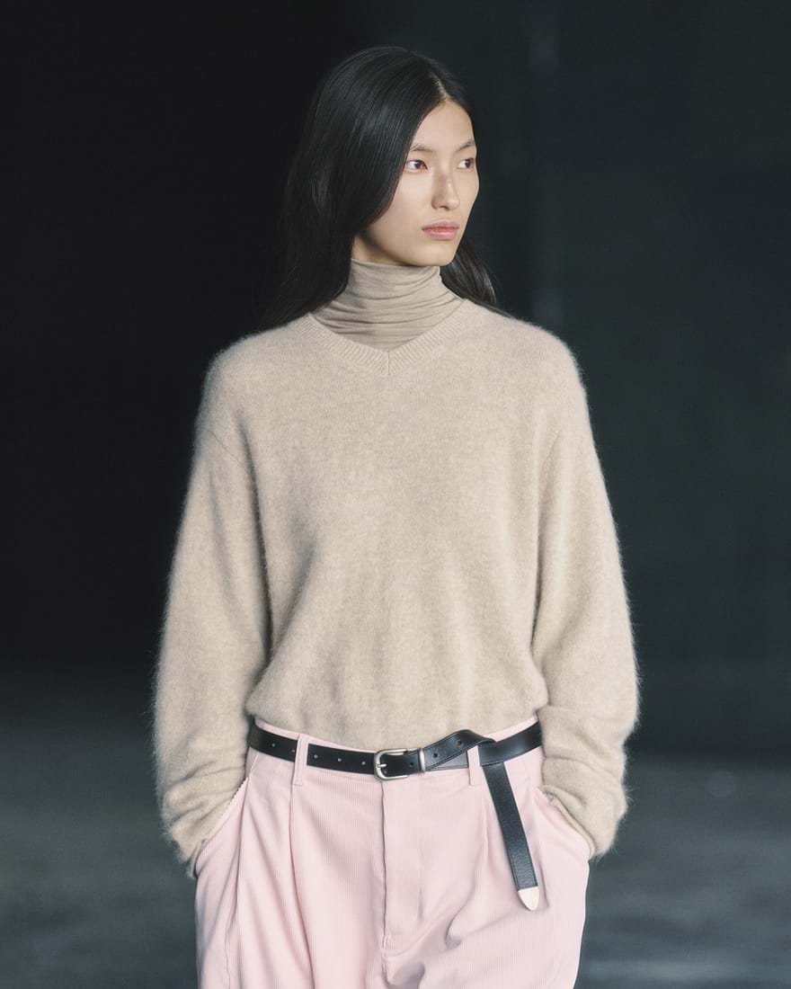 Clare Waight Keller Đưa Haute Couture Vào Thời Trang Hàng Ngày Cùng UNIQLO : C