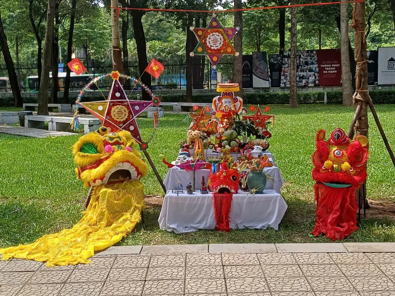 Tết Trung thu tại Bảo tàng Dân tộc học: Hướng dẫn cha mẹ và con khám phá di sản qua thủ công