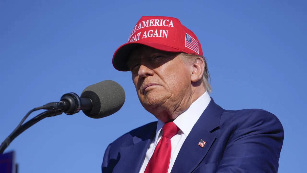 Trump chỉ trích Fed tăng lãi suất, đòi hạ xuống 1%