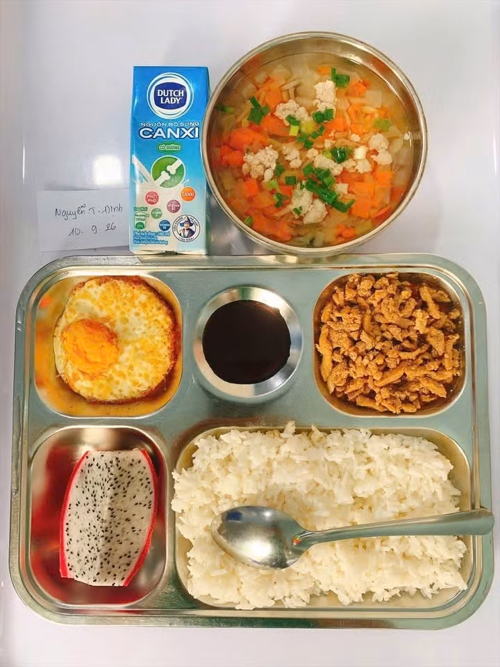 Công khai bữa ăn học đường qua công nghệ: quyền giám sát thuộc về phụ huynh