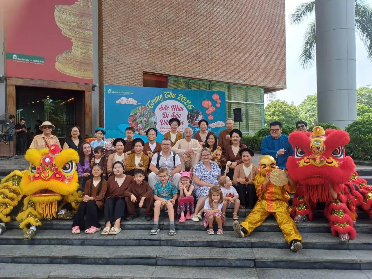 Tết Trung thu tại Bảo tàng Dân tộc học: Hướng dẫn cha mẹ và con khám phá di sản qua thủ công