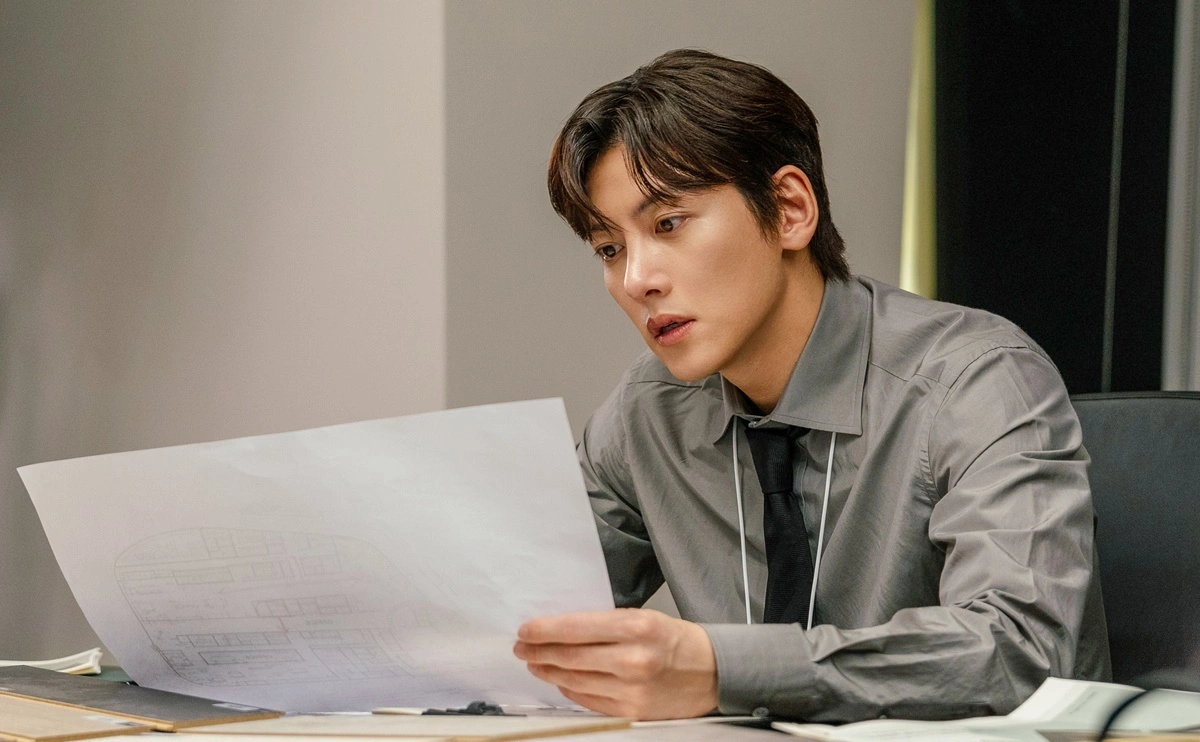 Ji Chang-wook và chuyện tình vườn dâu: cú tái xuất lãng mạn táo bạo