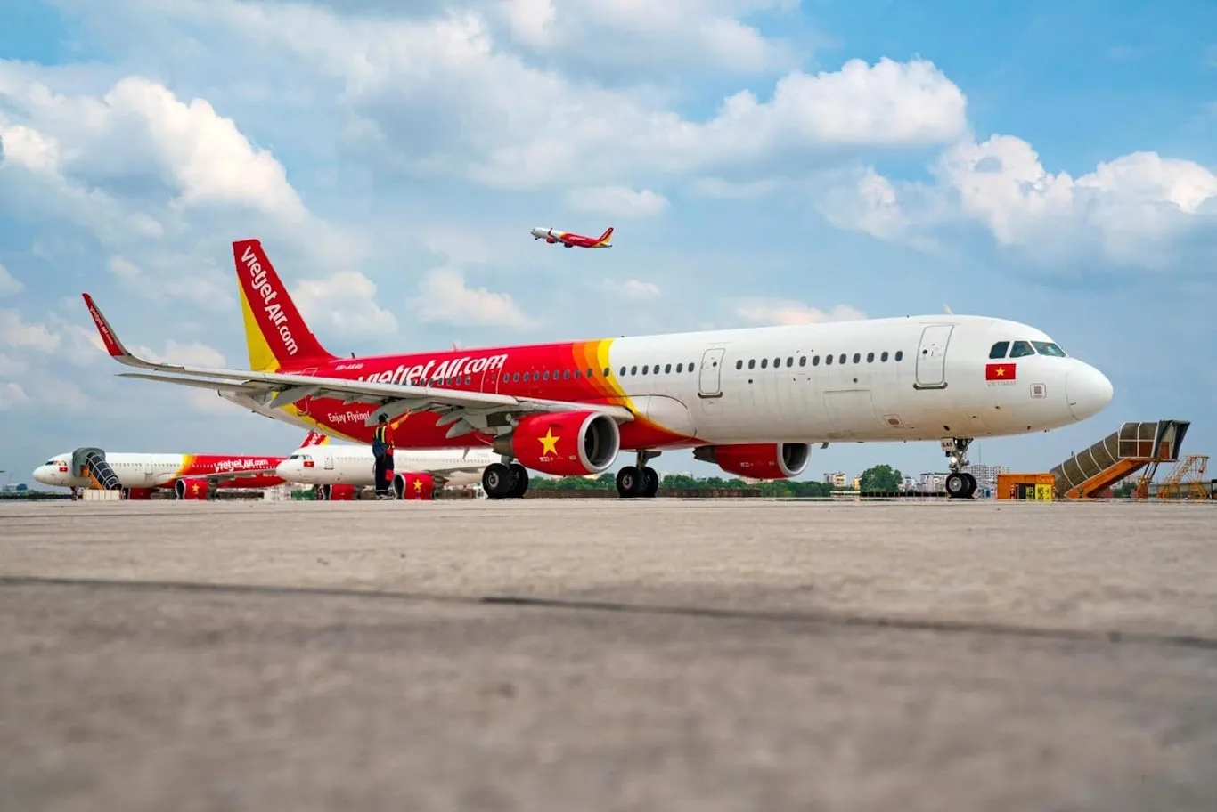 Săn vé máy bay giá rẻ mùa cao điểm trên Traveloka