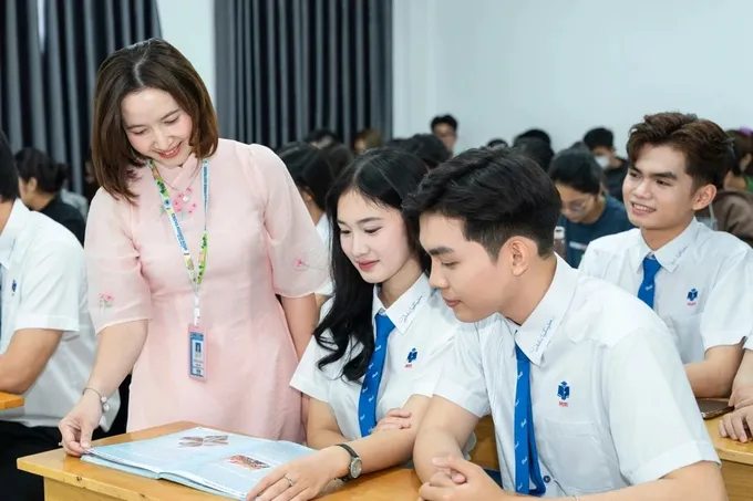 Bộ GD-ĐT cắt giảm áp lực thành tích: Cơ hội để trường học trở lại với “dạy thật, học thật”
