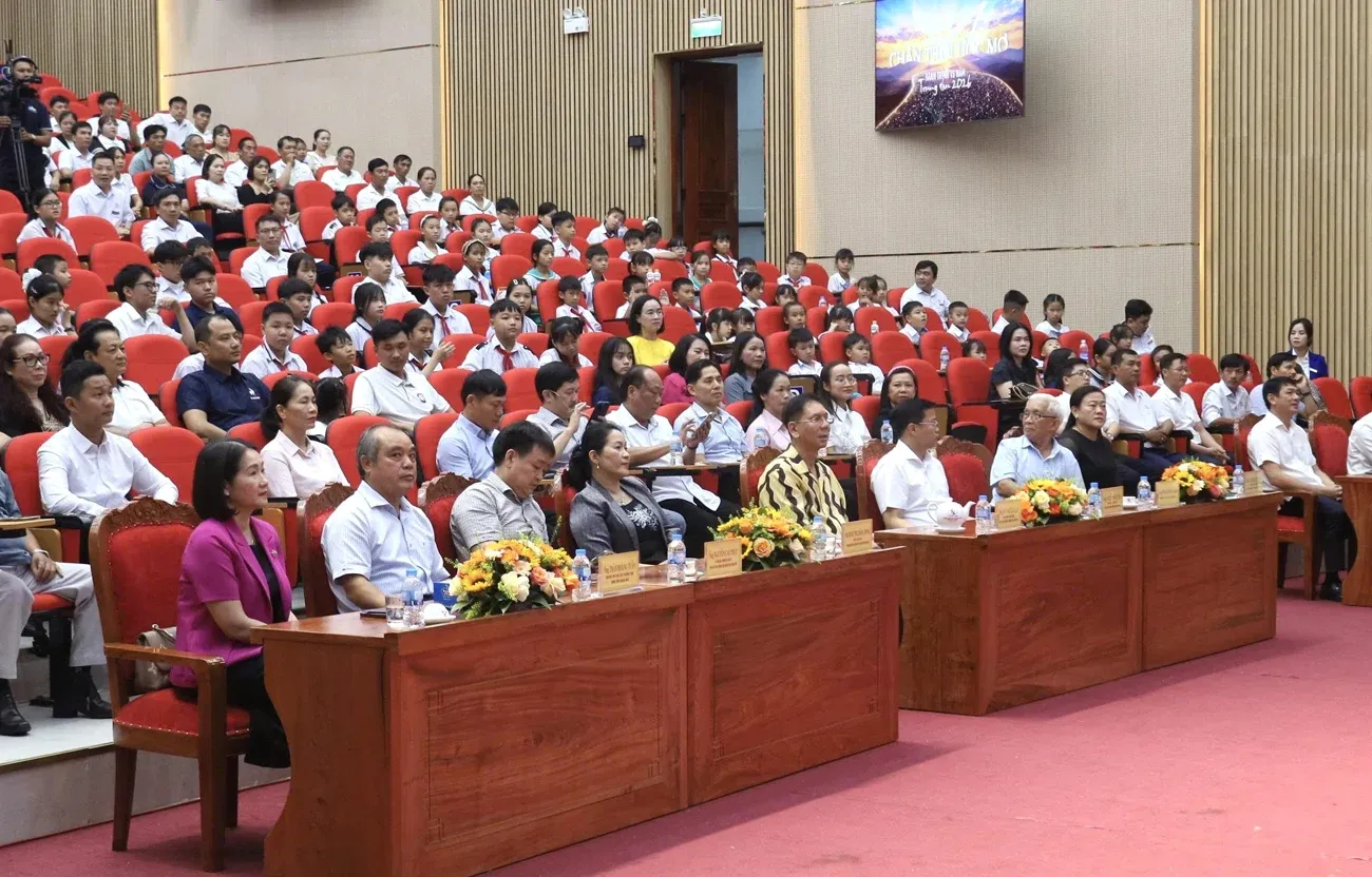 15 năm chắp cánh ước mơ bằng học bổng toàn phần