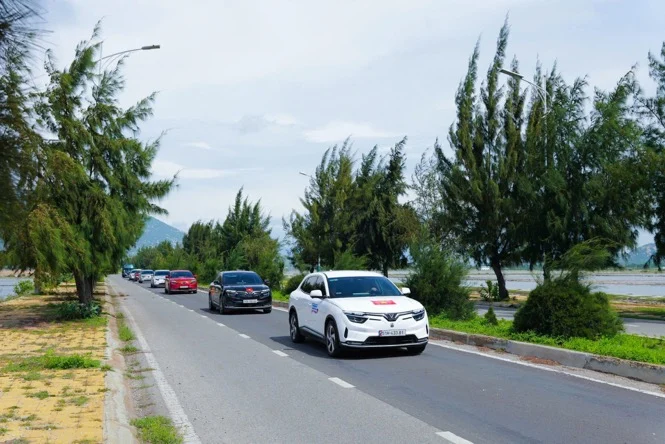 VinFast hỗ trợ tối đa cho người mua xe điện: Vay 100% và ưu đãi chồng ưu đãi