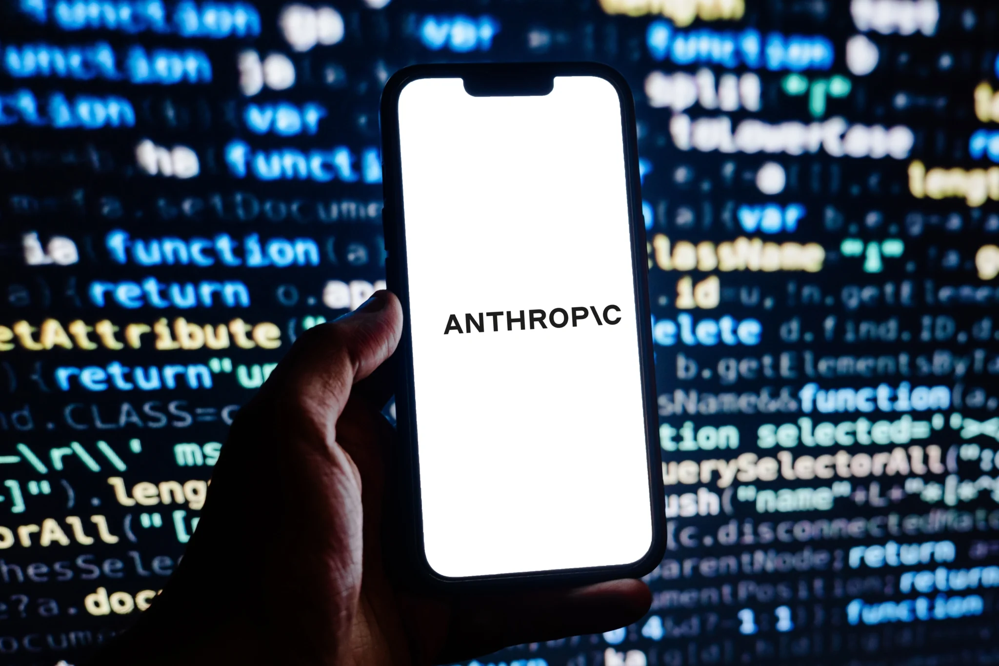 Anthropic dùng 30.000 AI agent để tự động hóa 26% R&D: cảnh báo và bài học