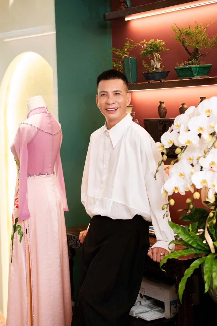 Khi họa sĩ Đặng Tố Anh gặp NTK Kenny Thái: lụa kể chuyện tranh