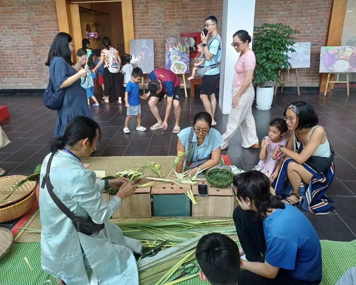 Tết Trung thu tại Bảo tàng Dân tộc học: Hướng dẫn cha mẹ và con khám phá di sản qua thủ công