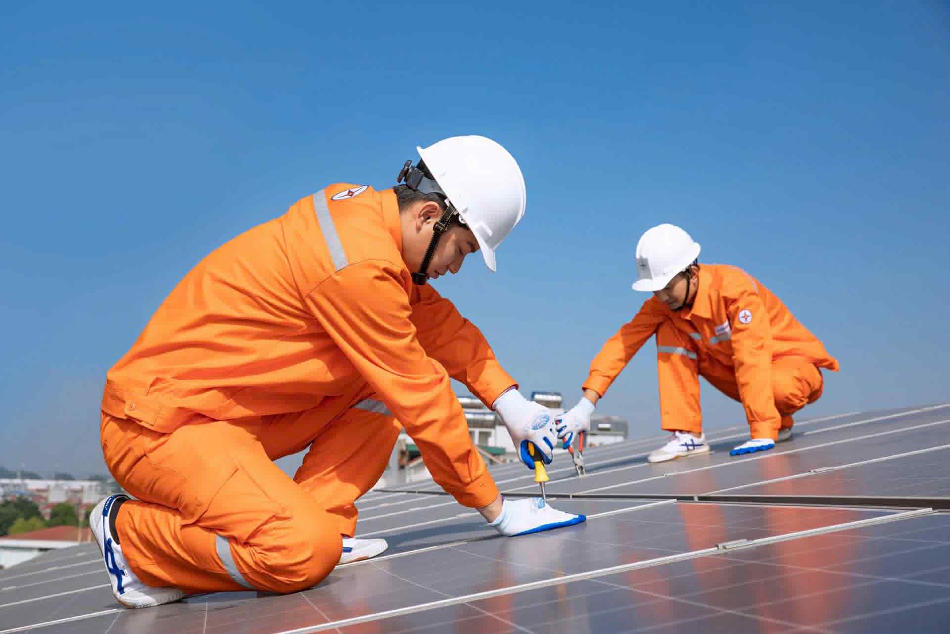 Việt Nam tăng tốc điện mặt trời mái nhà để tránh khủng hoảng thiếu điện