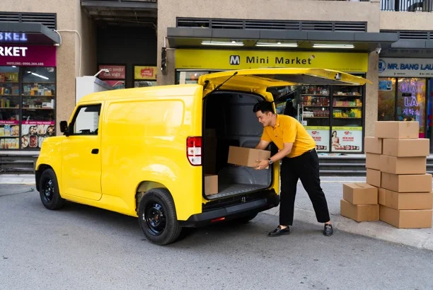 VinFast hỗ trợ tối đa cho người mua xe điện: Vay 100% và ưu đãi chồng ưu đãi