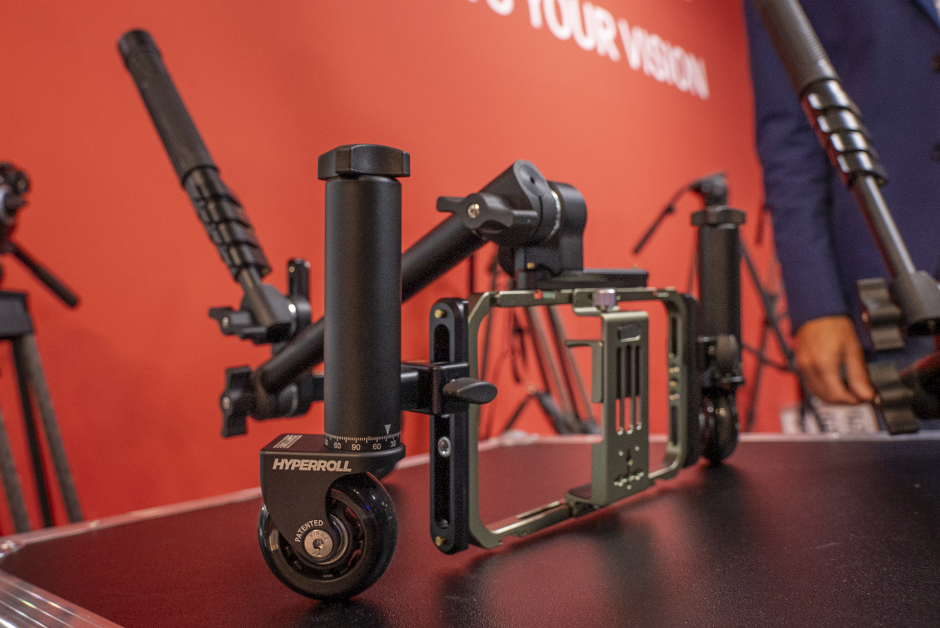 Xe đẩy camera chuyên nghiệp: chọn TITAN-LITE hay HyperRoll cho studio quay phim