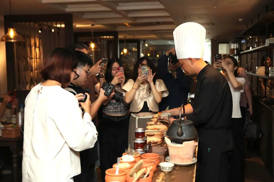 Cách MAMMOM khai phá 9 vị muối duyên hải để chạm Bib Gourmand