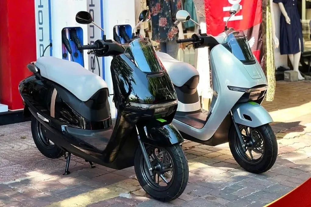 Honda SH Mode hay xe máy điện: Chọn xăng quen thuộc hay công nghệ xanh?