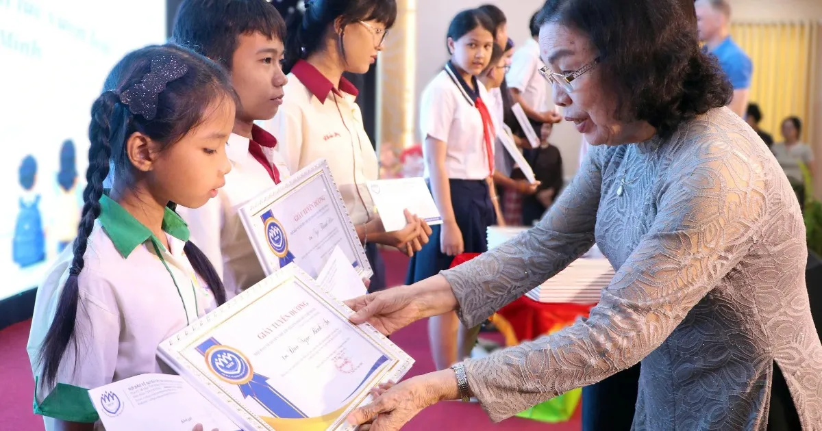 Từ mồ côi đến học sinh giỏi tỉnh: khoảng trống trong hỗ trợ tài chính giáo dục