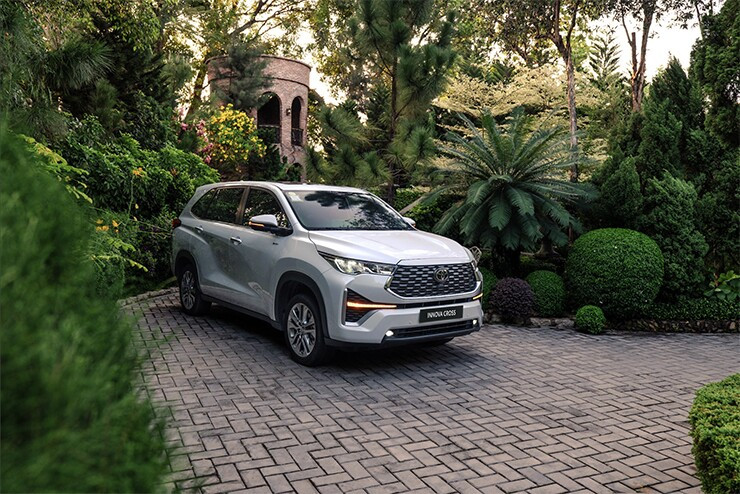 Toyota Innova Cross thế hệ mới: từ MPV truyền thống tới SUV lai hiện đại
