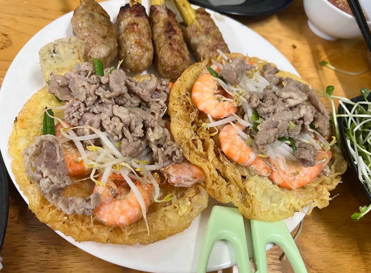 Những quán ăn sáng huyền thoại Hà Nội và sợi dây gắn bó nửa thế kỷ
