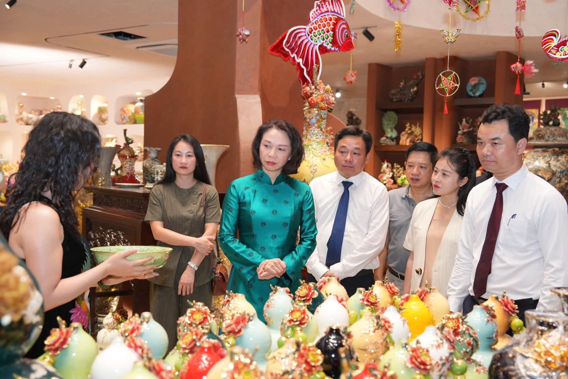 Bát Tràng thủ công sáng tạo: Di sản sống và du lịch trải nghiệm gốm