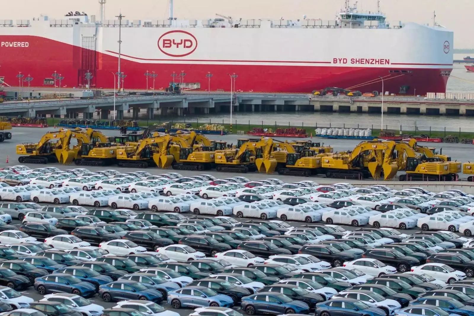 Xe Trung Quốc nhập khẩu tăng vọt: Ô tô điện Việt Nam bước vào cuộc chơi mới