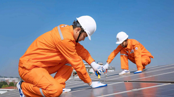 Việt Nam tăng tốc điện mặt trời mái nhà để tránh khủng hoảng thiếu điện
