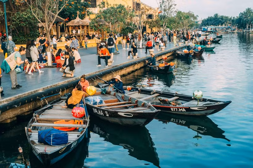 Du khách Việt dịch chuyển sang du lịch di sản tại Ninh Bình, Huế và Hội An