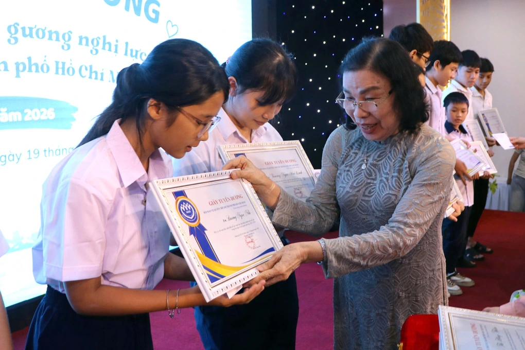 Từ mồ côi đến học sinh giỏi tỉnh: khoảng trống trong hỗ trợ tài chính giáo dục