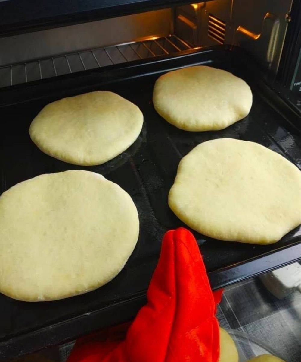 Roti Arab & Ikan Cencaru Sumbat: 6 Bahan Untuk Makan Malam Istimewa