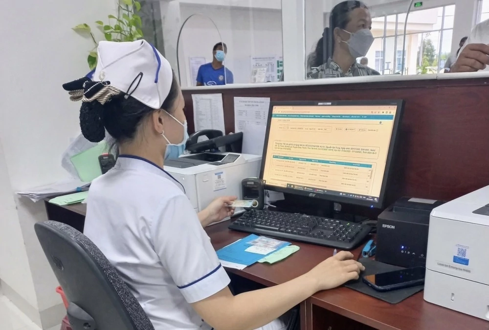 Cà Mau bao phủ 100% bảo hiểm y tế: cơ hội và giới hạn của mô hình khám sức khỏe toàn dân