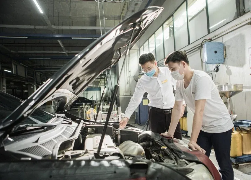 7 dấu hiệu xe từng ngập nước khi mua ô tô cũ sau mùa mưa bão
