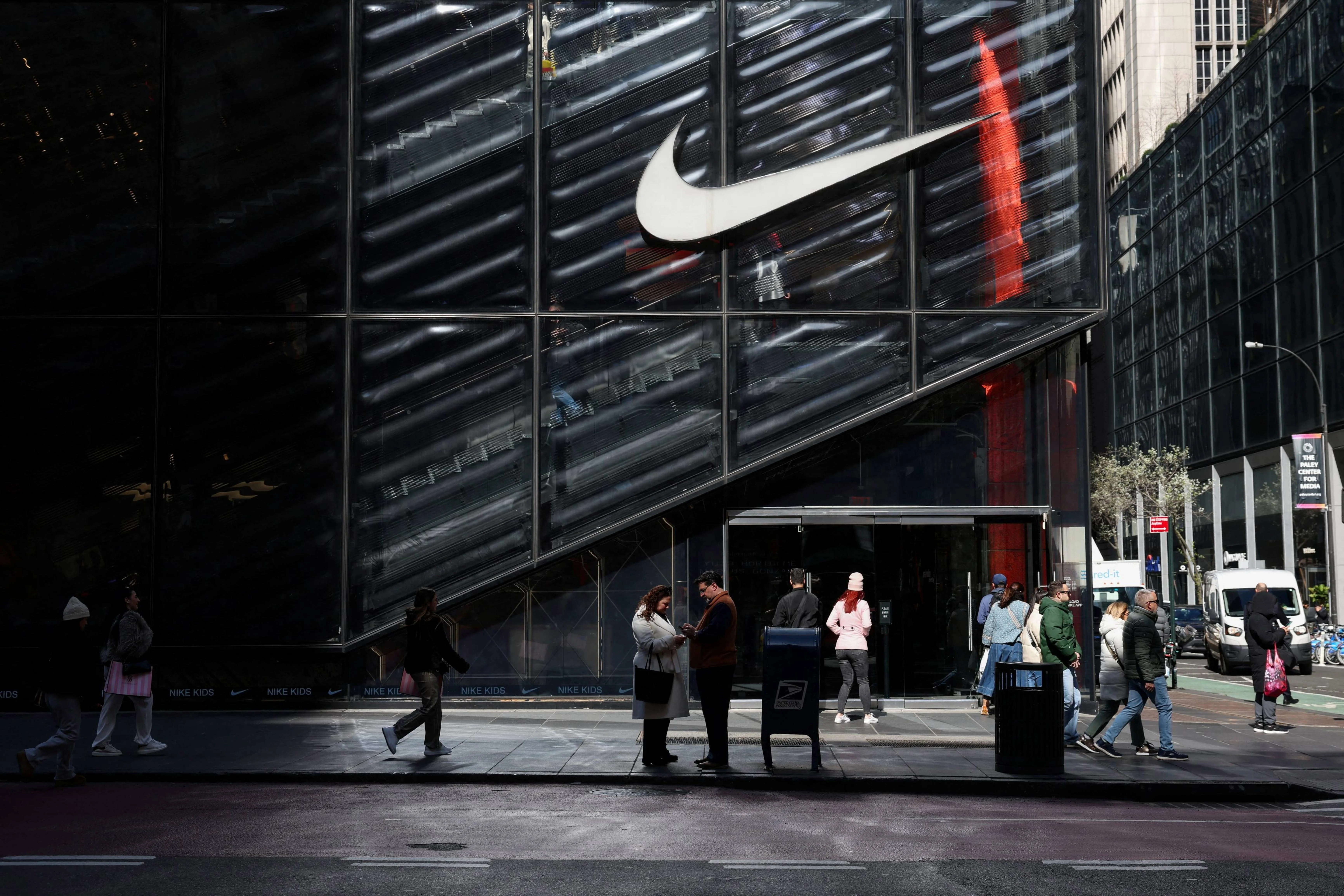 Mbappé rời Nike sang On: Cú xoay trục trong cuộc chiến giành sao