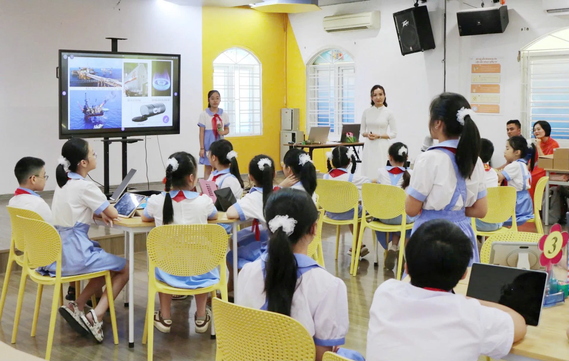 Thông tư 49 có hiệu lực: AI thành trợ giảng, không phải máy làm bài hộ