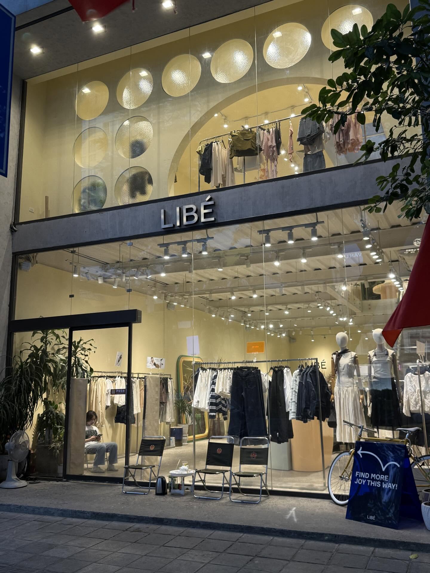 LIBÉ Đóng Cửa Hà Nội: Hồi Kết Của Một “Tủ Đồ Quốc Dân”
