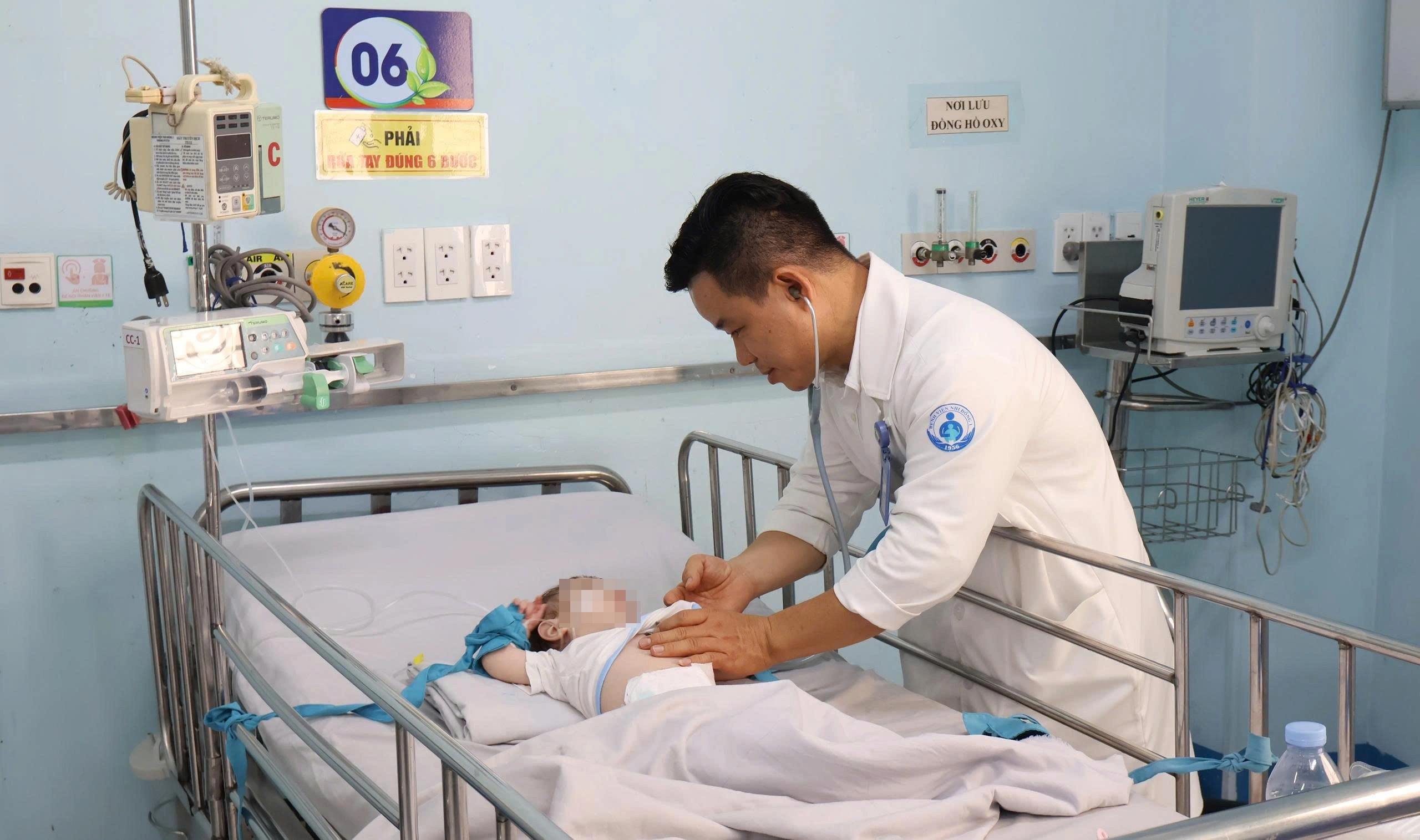 Giao mùa: Bệnh hô hấp, tiêu hóa ở trẻ nhỏ và cách phòng ngừa