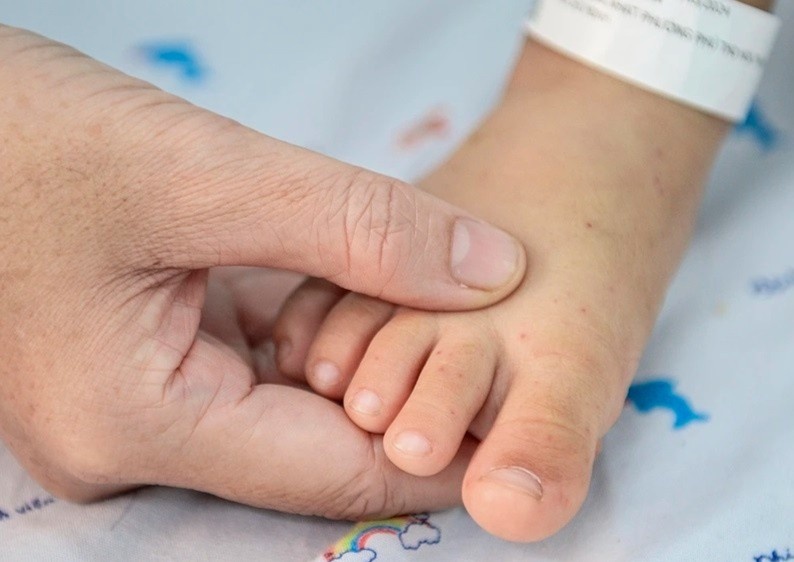 Giao mùa: Bệnh hô hấp, tiêu hóa ở trẻ nhỏ và cách phòng ngừa