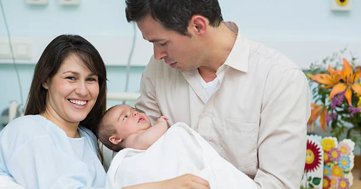 Sinh con muộn: Hiểu đúng tuổi sinh sản trước khi quyết định