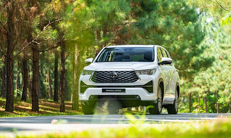 Toyota Innova Cross thế hệ mới: từ MPV truyền thống tới SUV lai hiện đại