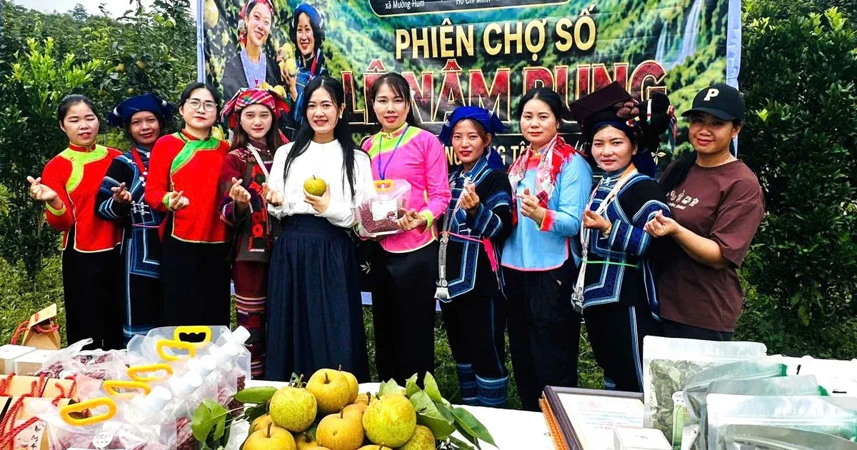 Phụ nữ nông thôn livestream bán nông sản: Từ chợ làng đến sàn số