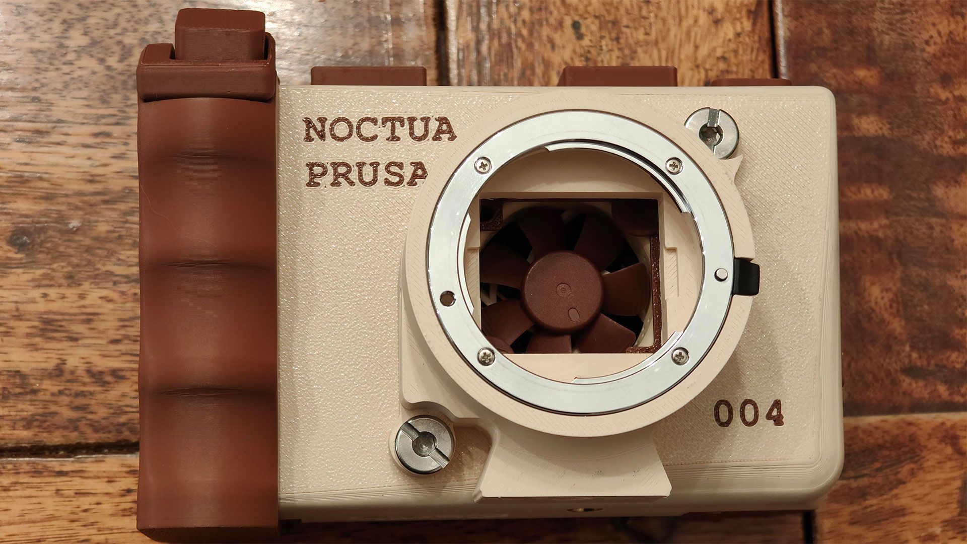 Máy ảnh CAIM1 tản nhiệt bằng quạt PC Noctua: bước ngoặt lạ mà hợp lý