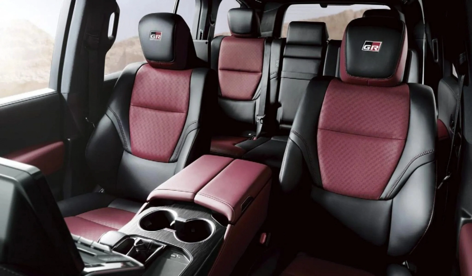 Land Cruiser 300 hybrid: Từ bỏ V6 xăng để bước lên tầm SUV off-road công nghệ mới