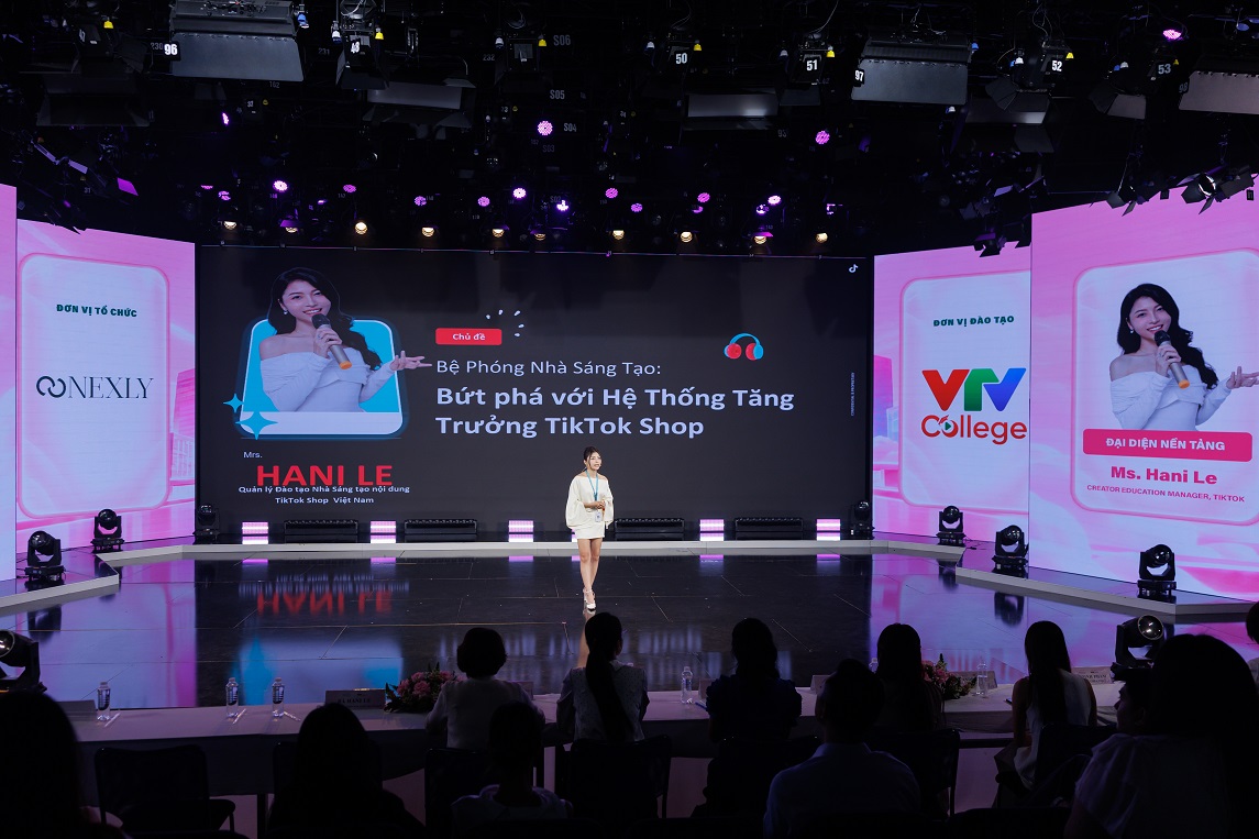 Chuẩn hóa nghiệp vụ livestream: Từ sở thích đến nghề chuyên nghiệp