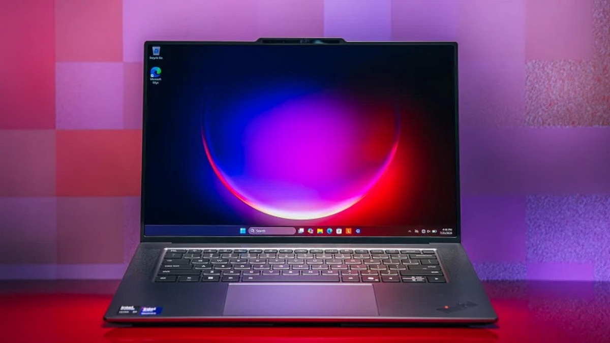 So sánh màn hình OLED trên ba laptop cao cấp cho chuyên gia