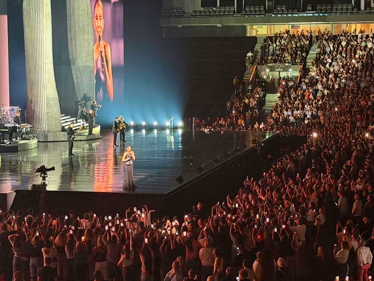 Celine Dion trở lại Paris: Một concert có thể khuấy động cả nền kinh tế