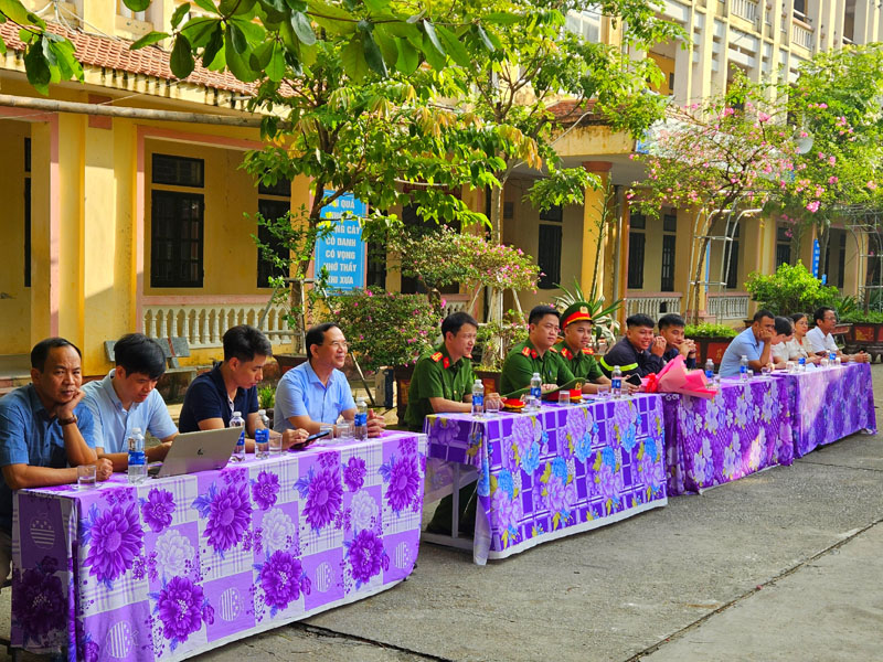 Trang bị kỹ năng phòng cháy chữa cháy cho học sinh: Từ lý thuyết đến thực hành thoát nạn