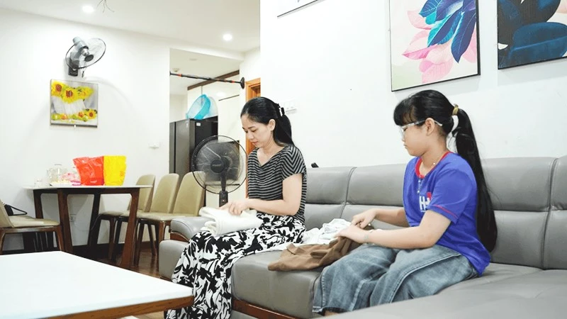 Những người phụ nữ im lặng ở bếp và những bữa ăn tình thương