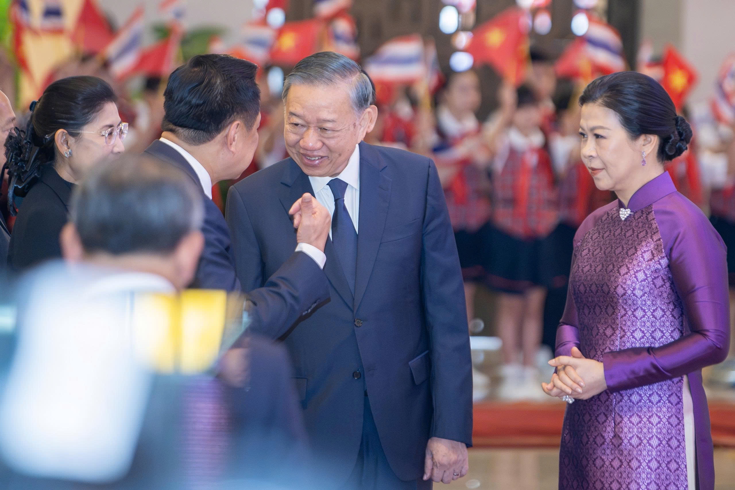 Khi trang phục trở thành ngôn ngữ ngoại giao